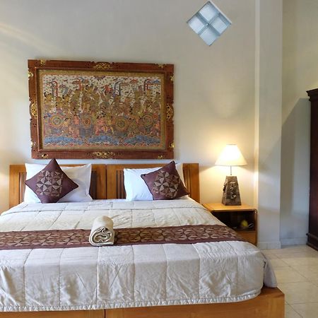 Suastika Guest House Ubud エクステリア 写真