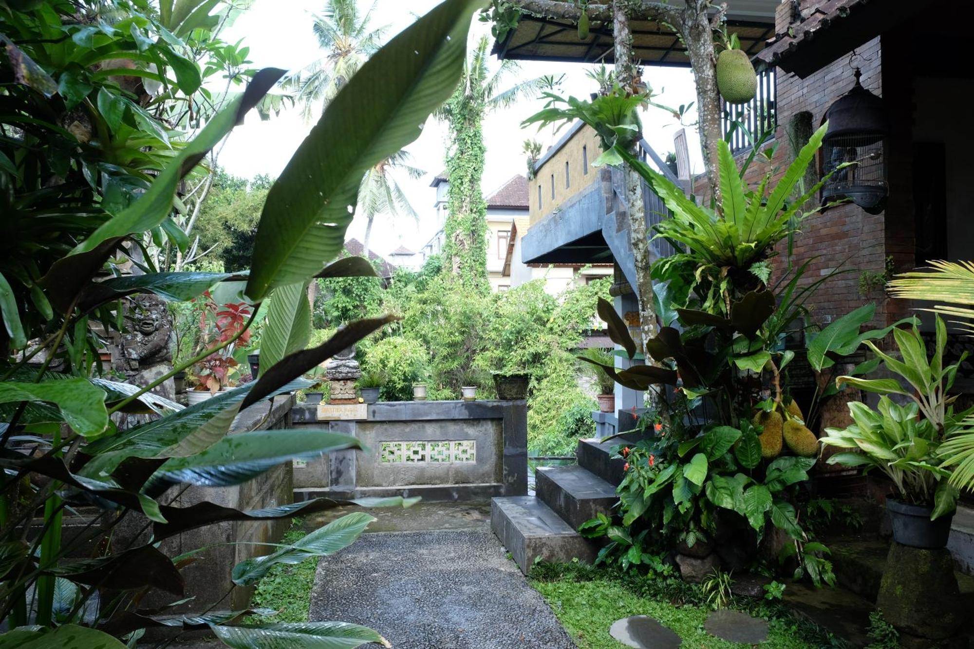 Suastika Guest House Ubud エクステリア 写真
