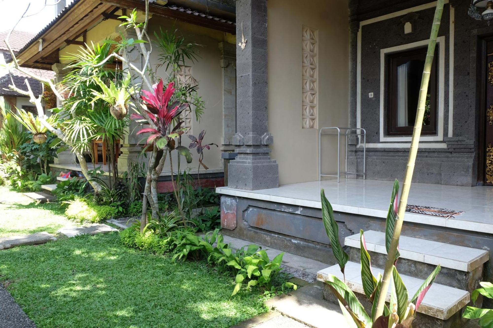 Suastika Guest House Ubud エクステリア 写真