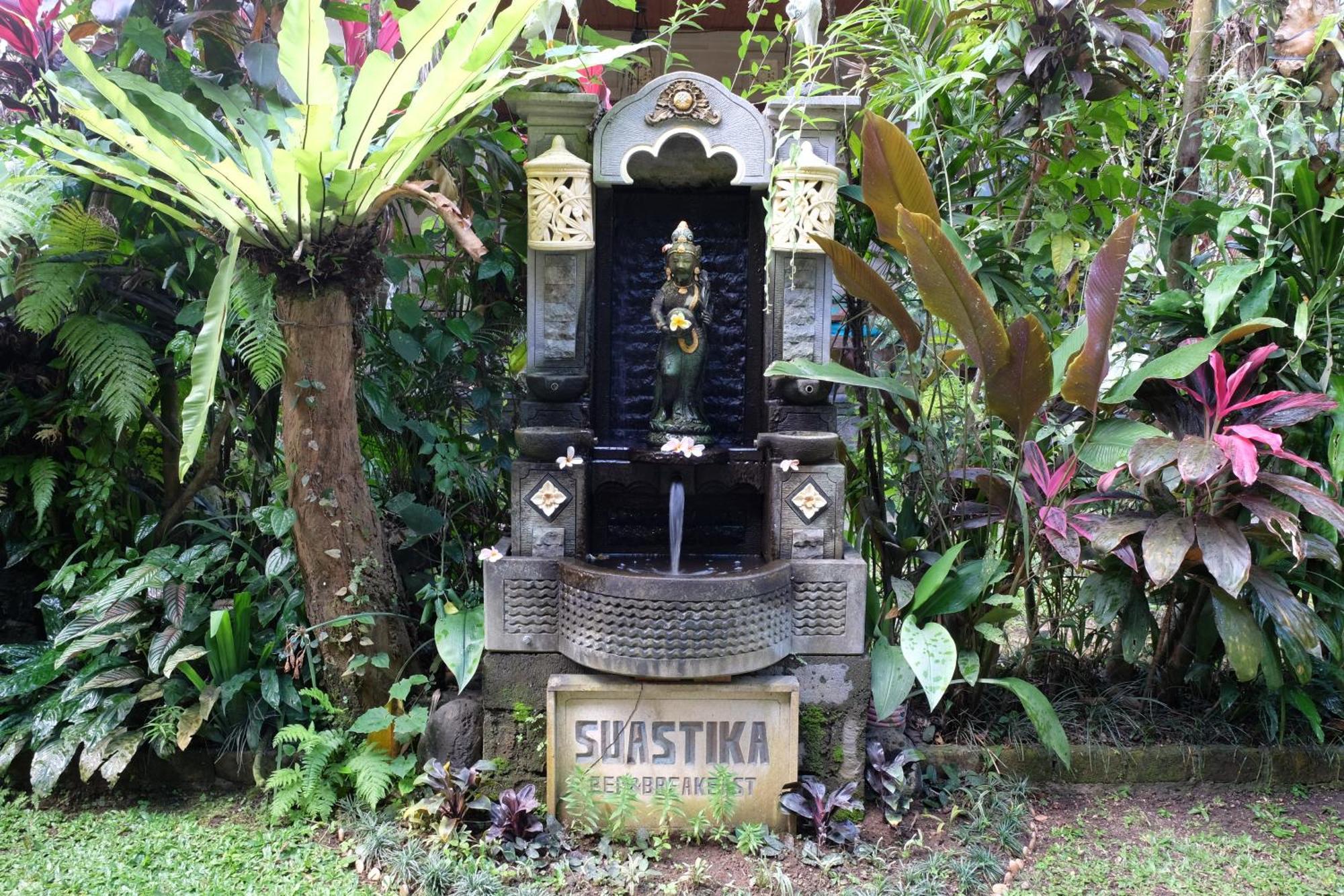 Suastika Guest House Ubud エクステリア 写真