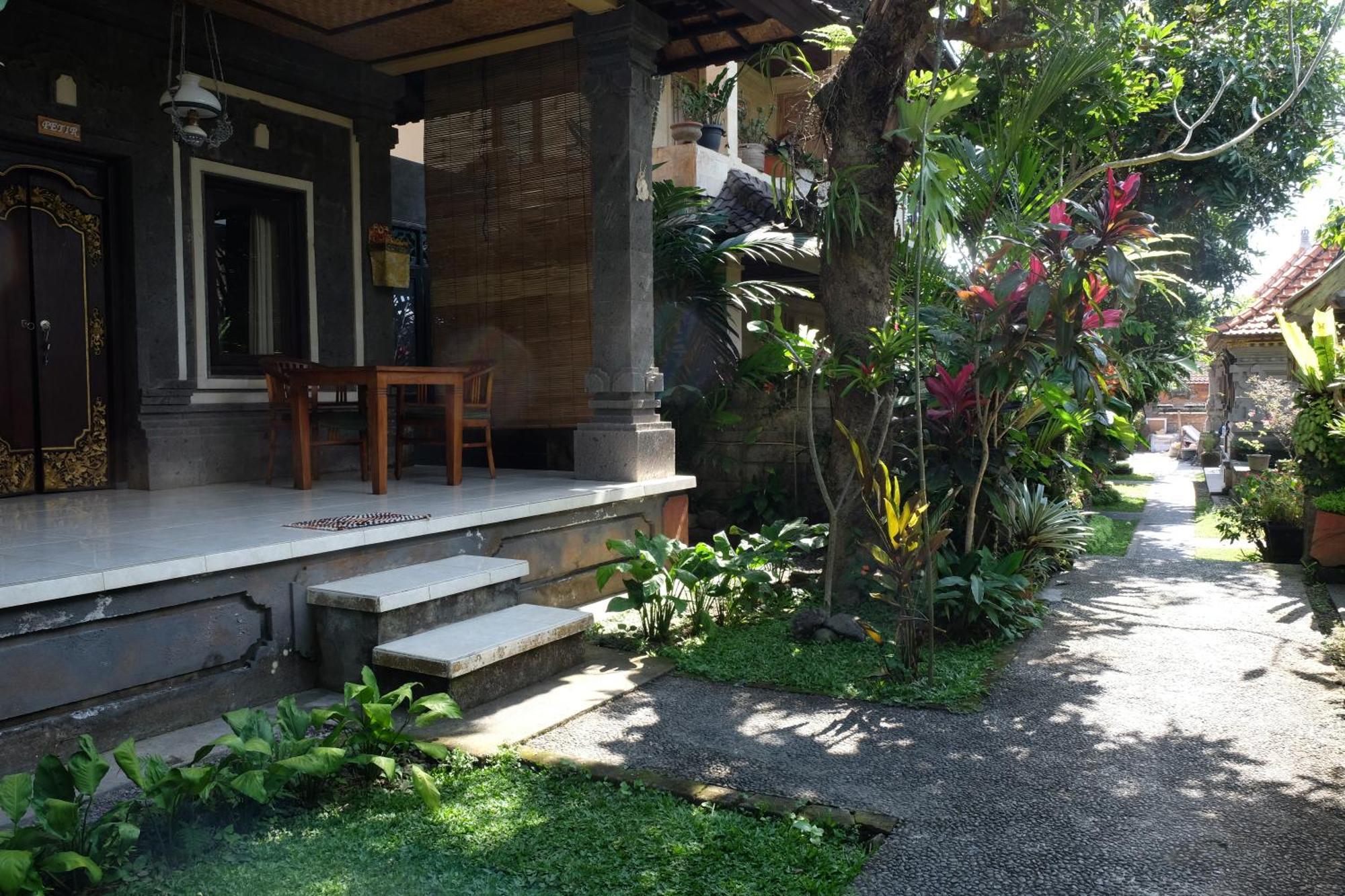 Suastika Guest House Ubud エクステリア 写真