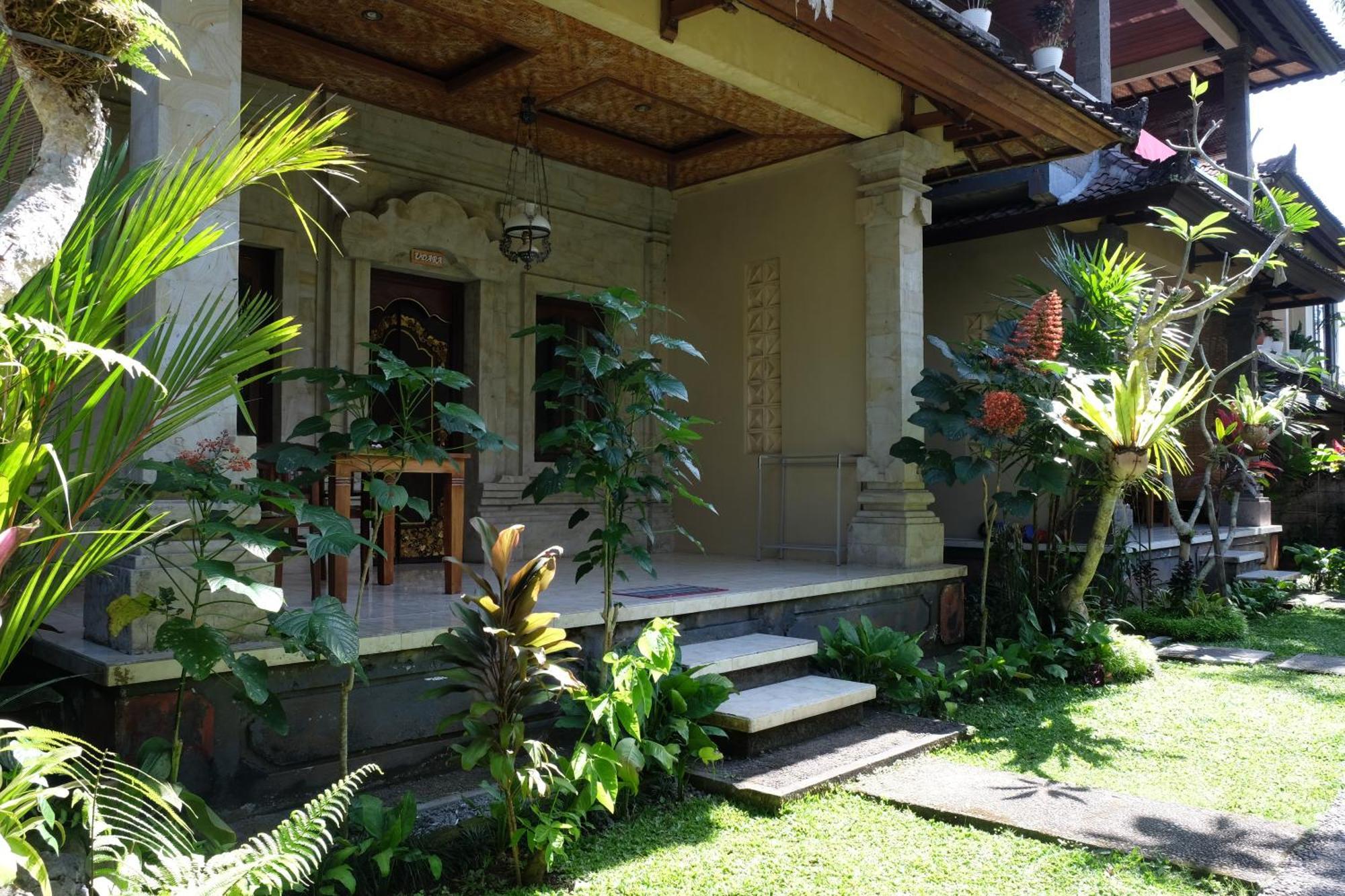 Suastika Guest House Ubud エクステリア 写真