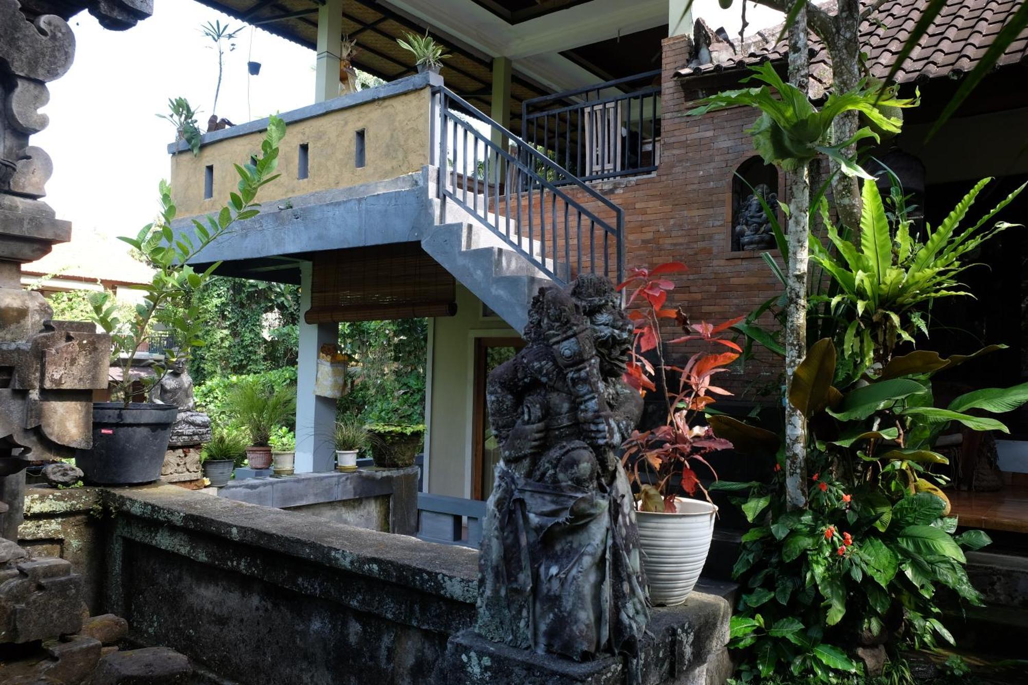 Suastika Guest House Ubud エクステリア 写真