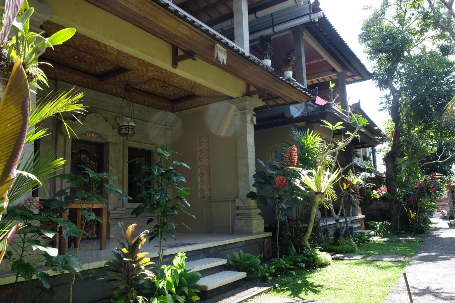 Suastika Guest House Ubud エクステリア 写真